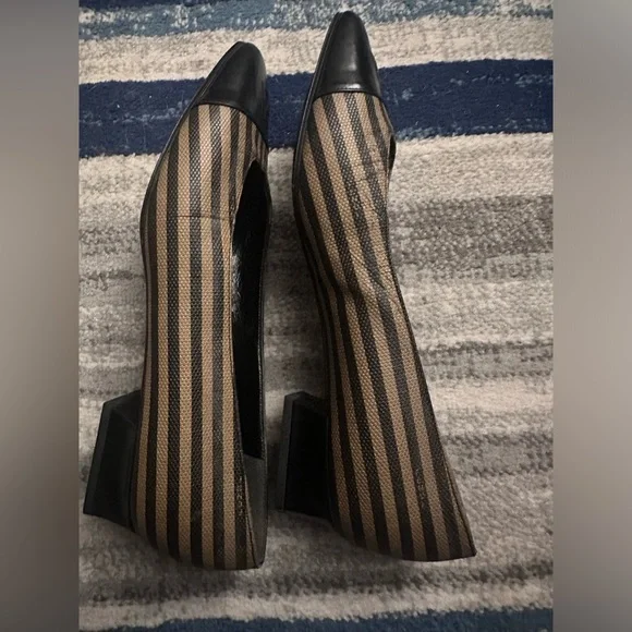 Classic Fendi heeled flats & barrette set - Picture 4 of 5